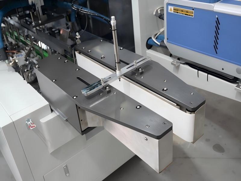 Automatic Facial Tissue Cube Box Packing Machine-hot-melt-glue-sealing-DB-BF-80B.jpg